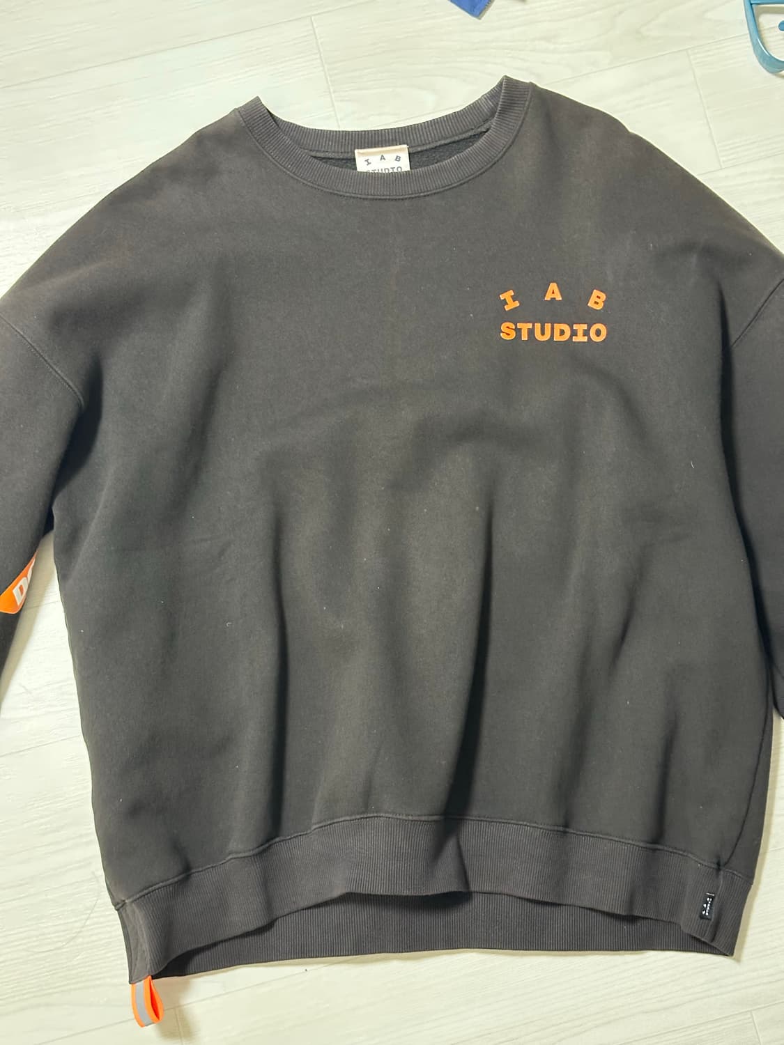 아이앱 스튜디오 두산 맨투맨 차콜 xl 상품이미지1