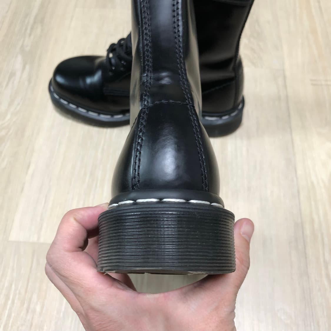 (230) 닥터마틴 Dr.martens 1460 화이트 스티치 8홀 부츠 상품이미지4