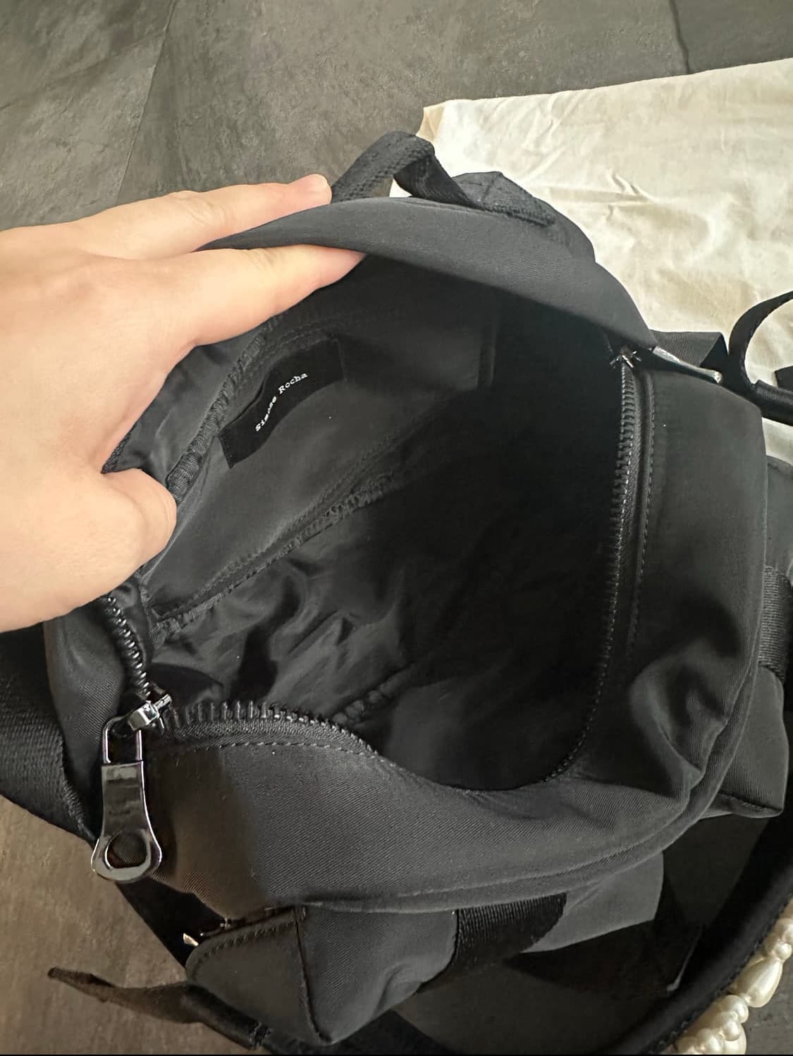 시몬로샤 비디드 보우 프론트 백 블랙 펄 상품이미지5