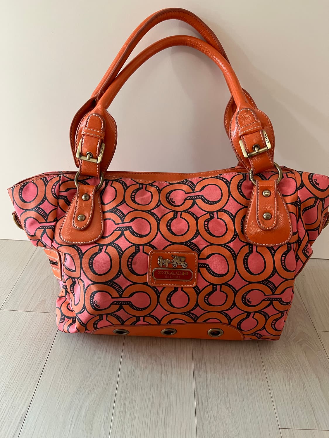 코치 핑크 오렌지색 시그니처 팝아트 캔버스 상품이미지1