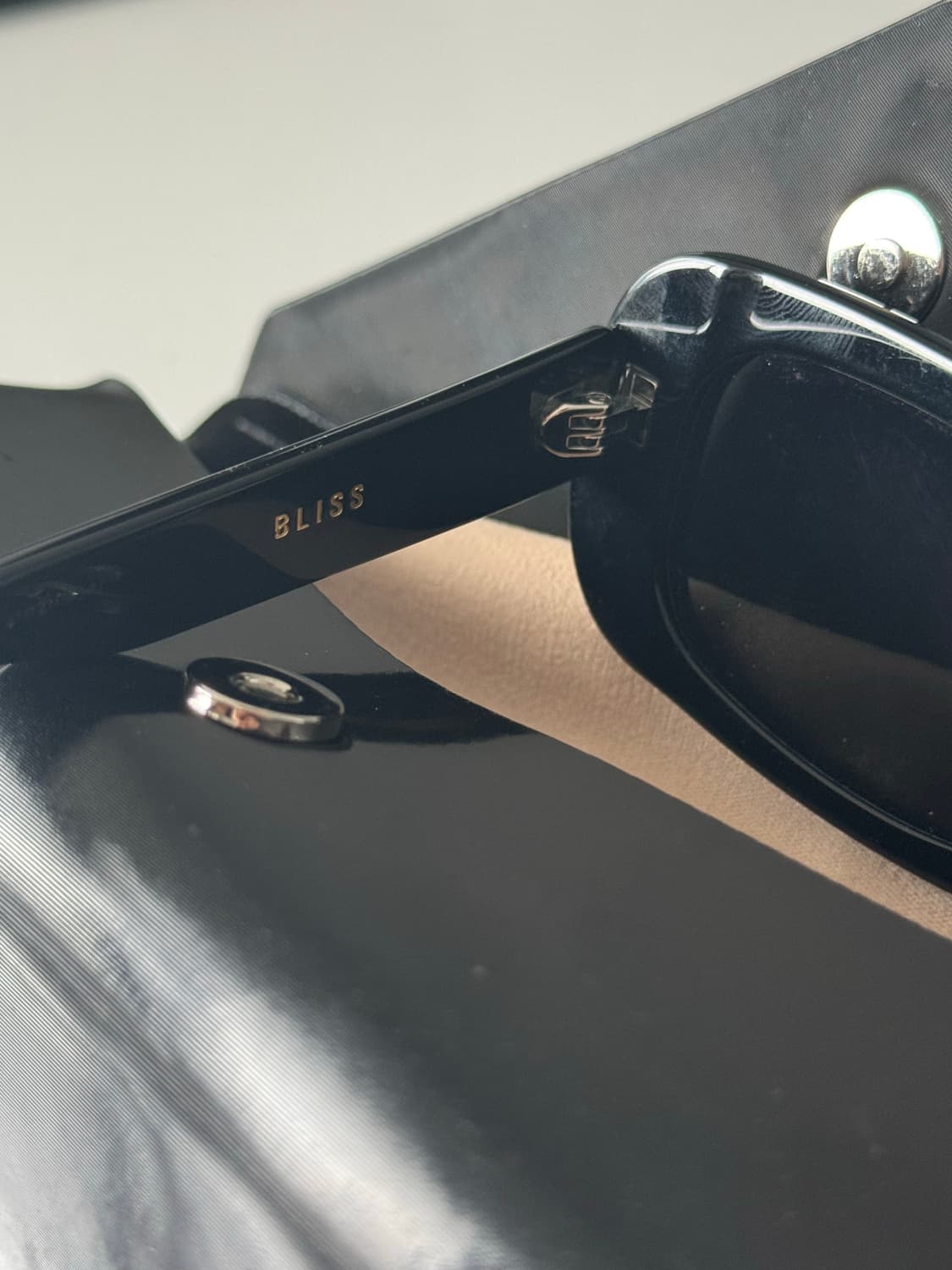젠틀몬스터 블리스 BLISS-01 선글라스 블랙 상품이미지4