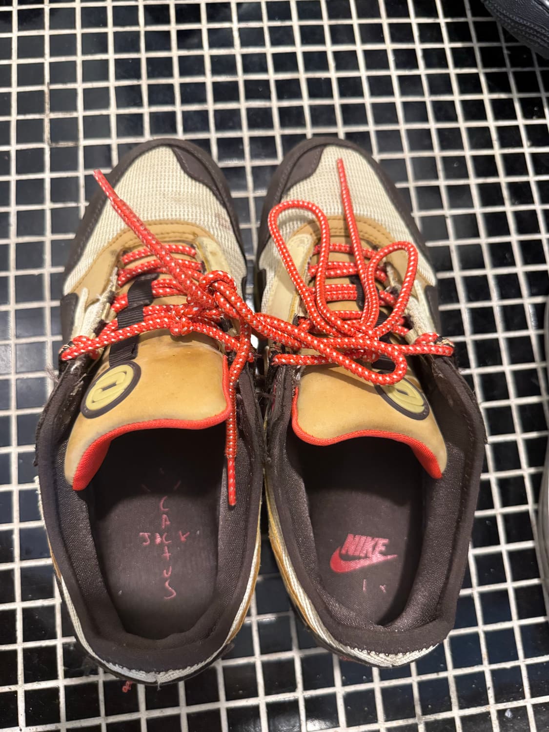 트래비스스캇 에어맥스 270 상품이미지1