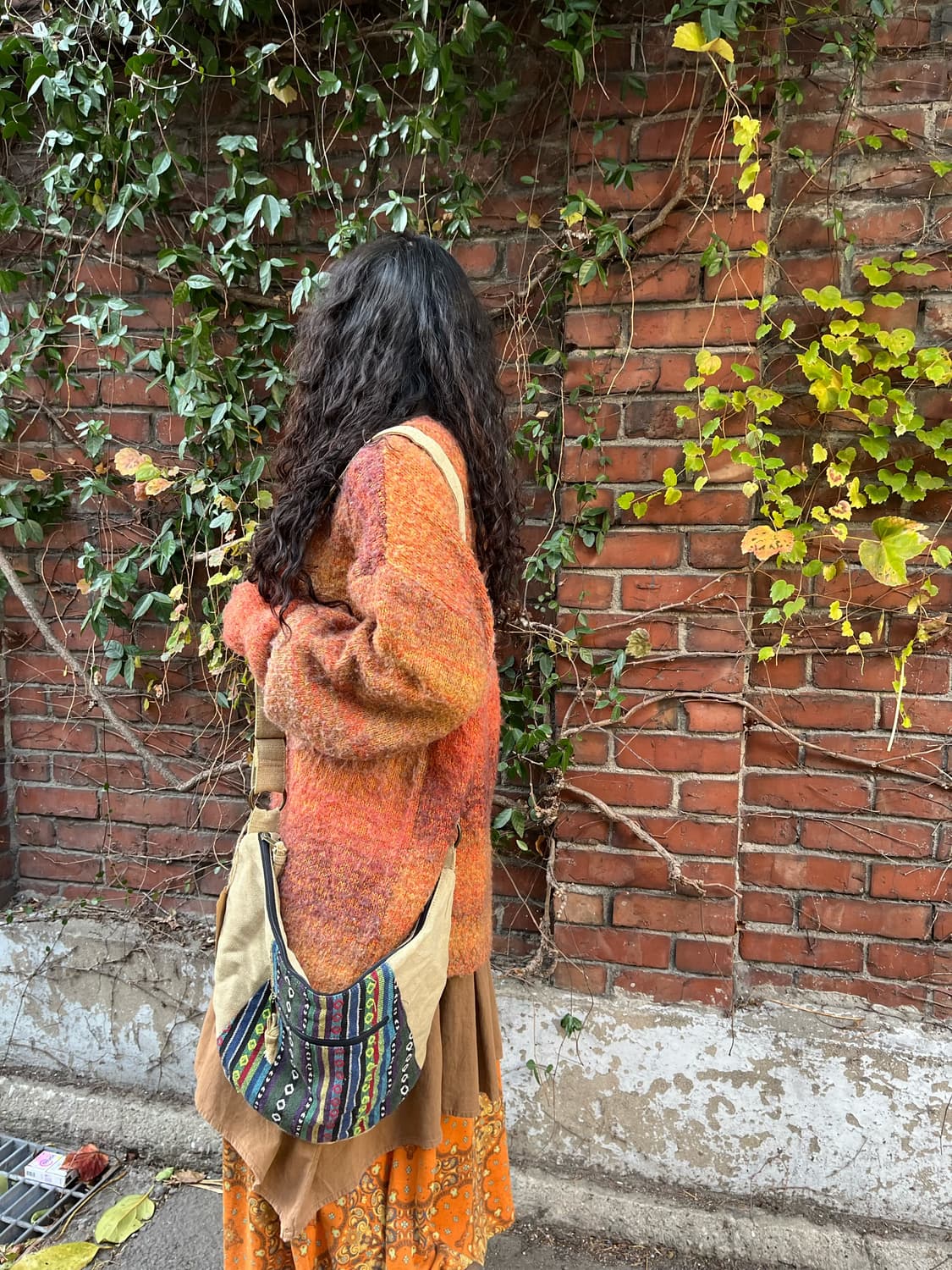 베이지 히피자수 크로스백 상품이미지6