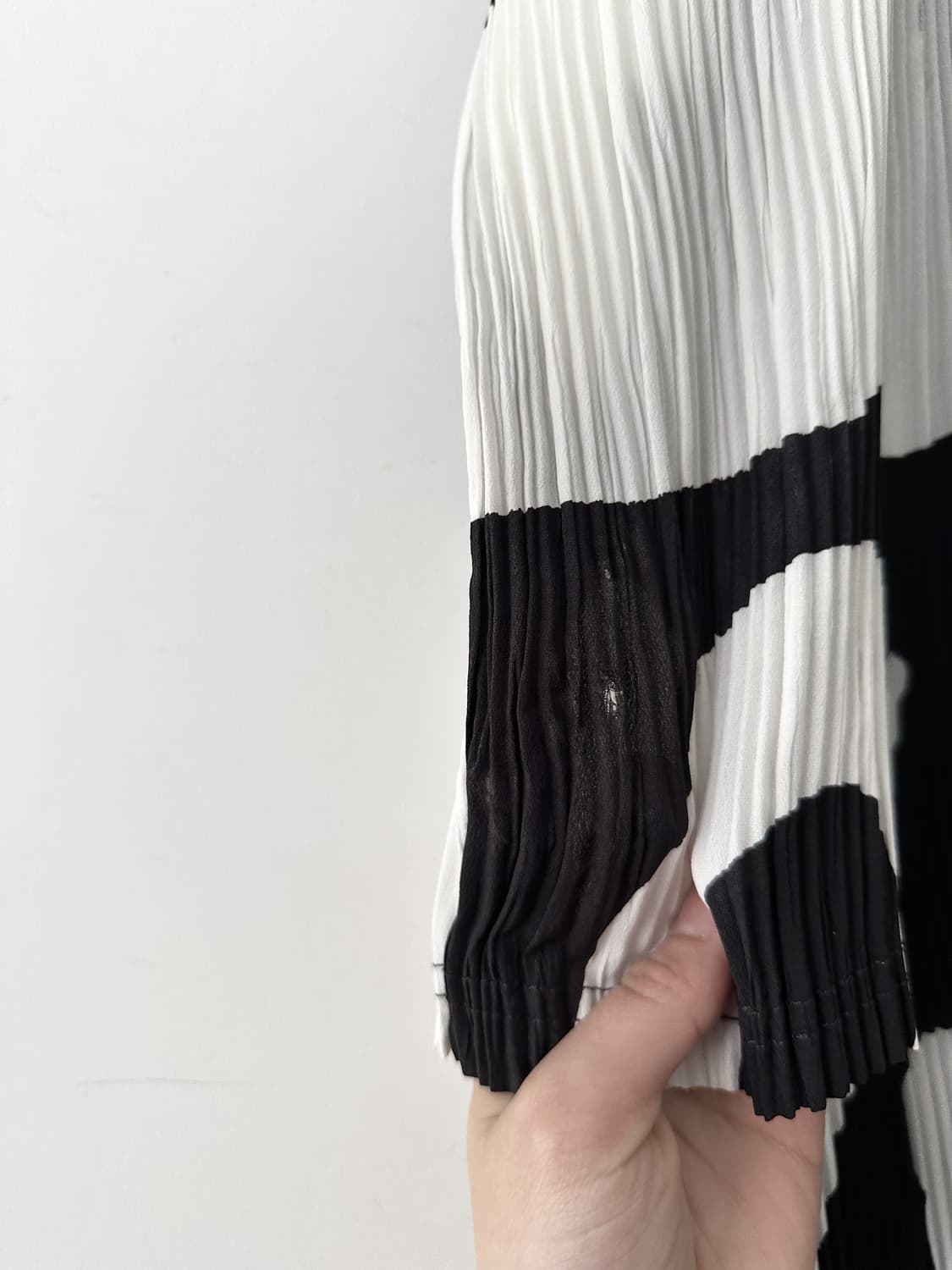 LIE SANGBONG Art open pleats cardigan  상품이미지4