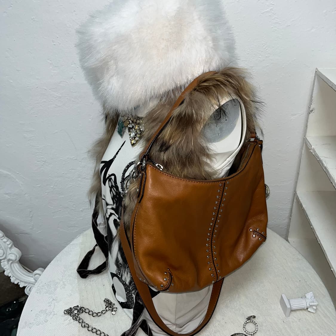 Michael Kors 레더 스터드 숄더백 상품이미지3