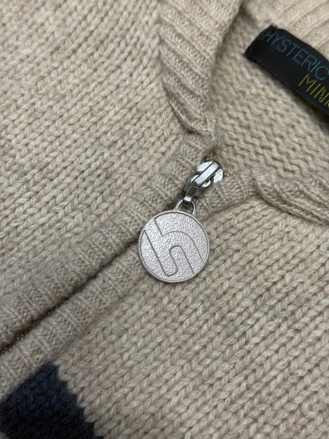 히스테릭 글래머 아카이브 퍽베어 울 100% 니티드 자켓 상품이미지3