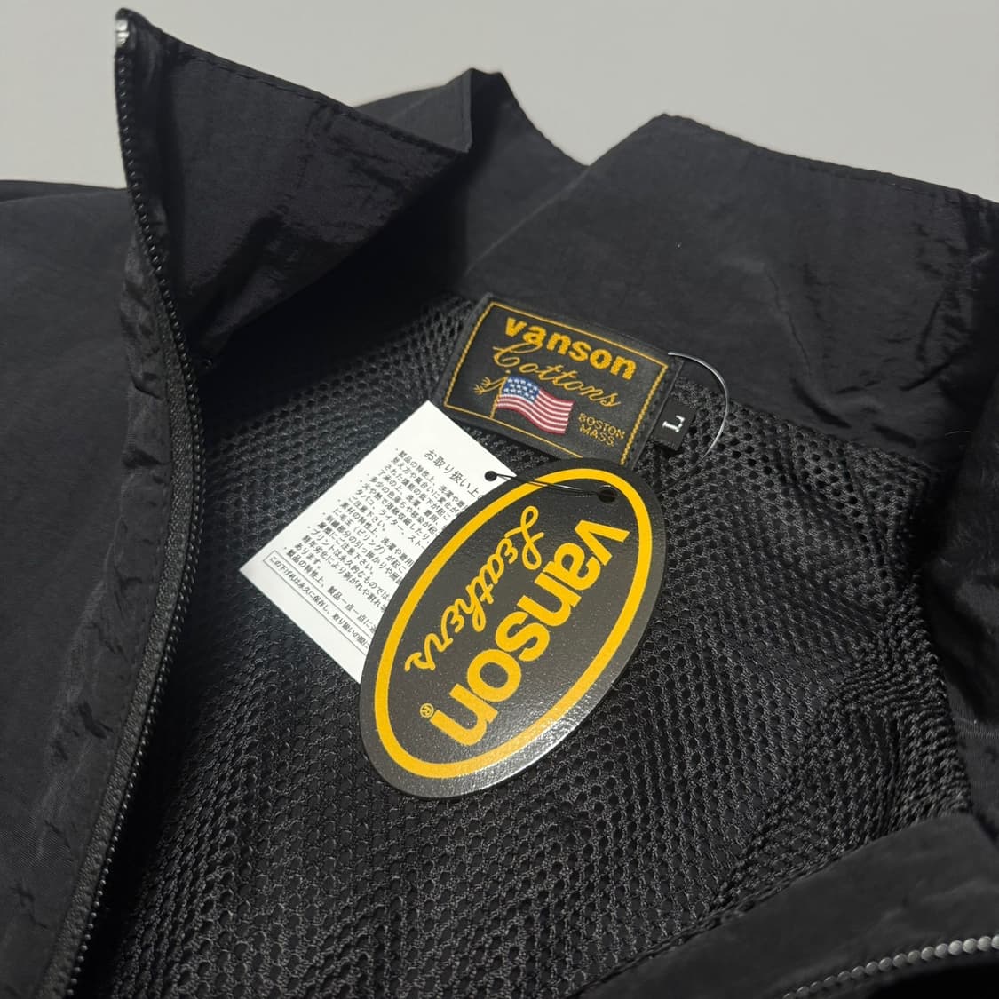 밴슨(VANSON) 블랙 양면 자수 로고 프린팅 플라잉스타 윈드브레이커 상품이미지3