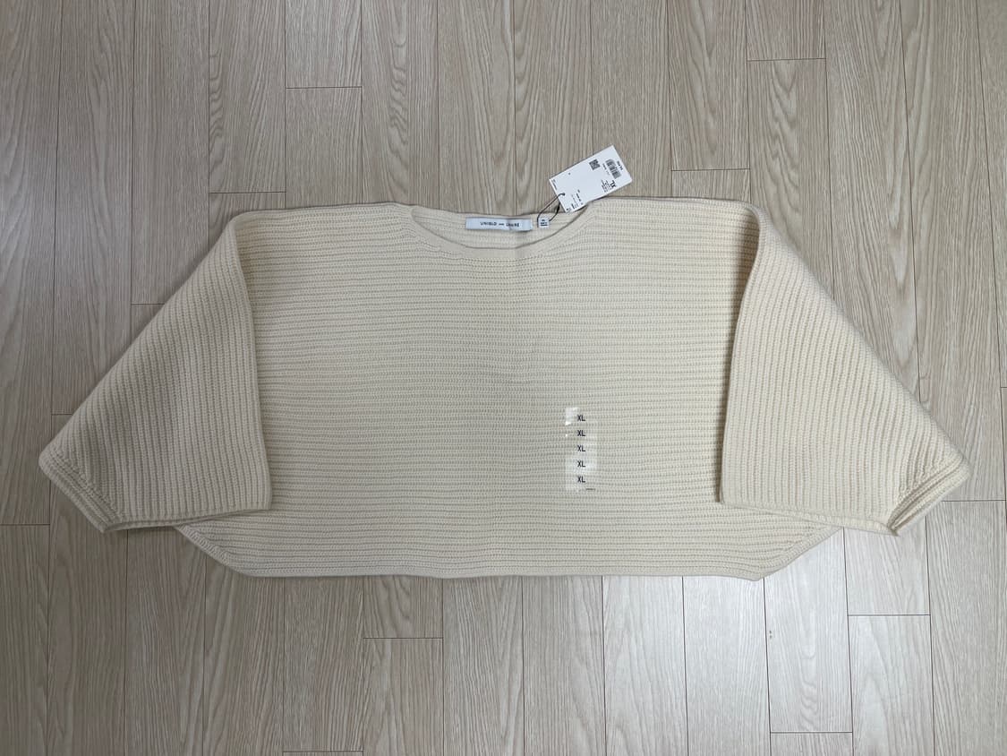 유니클로 x 르메르 램 크롭 스웨터 니트 오프화이트 상품이미지1