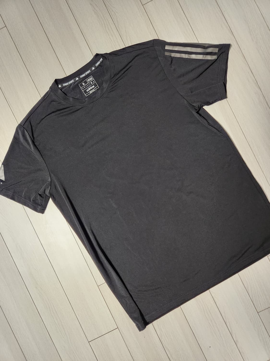 아디다스 마샬아츠 기능성 반팔티 사이즈xl

오염 하자 없이 깨끗해요^^ 상품이미지1