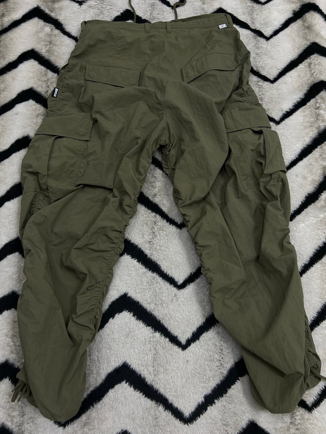 [S]엑스톤즈 오버핏 셔링 나일론 카고 팬츠/카키 상품이미지3