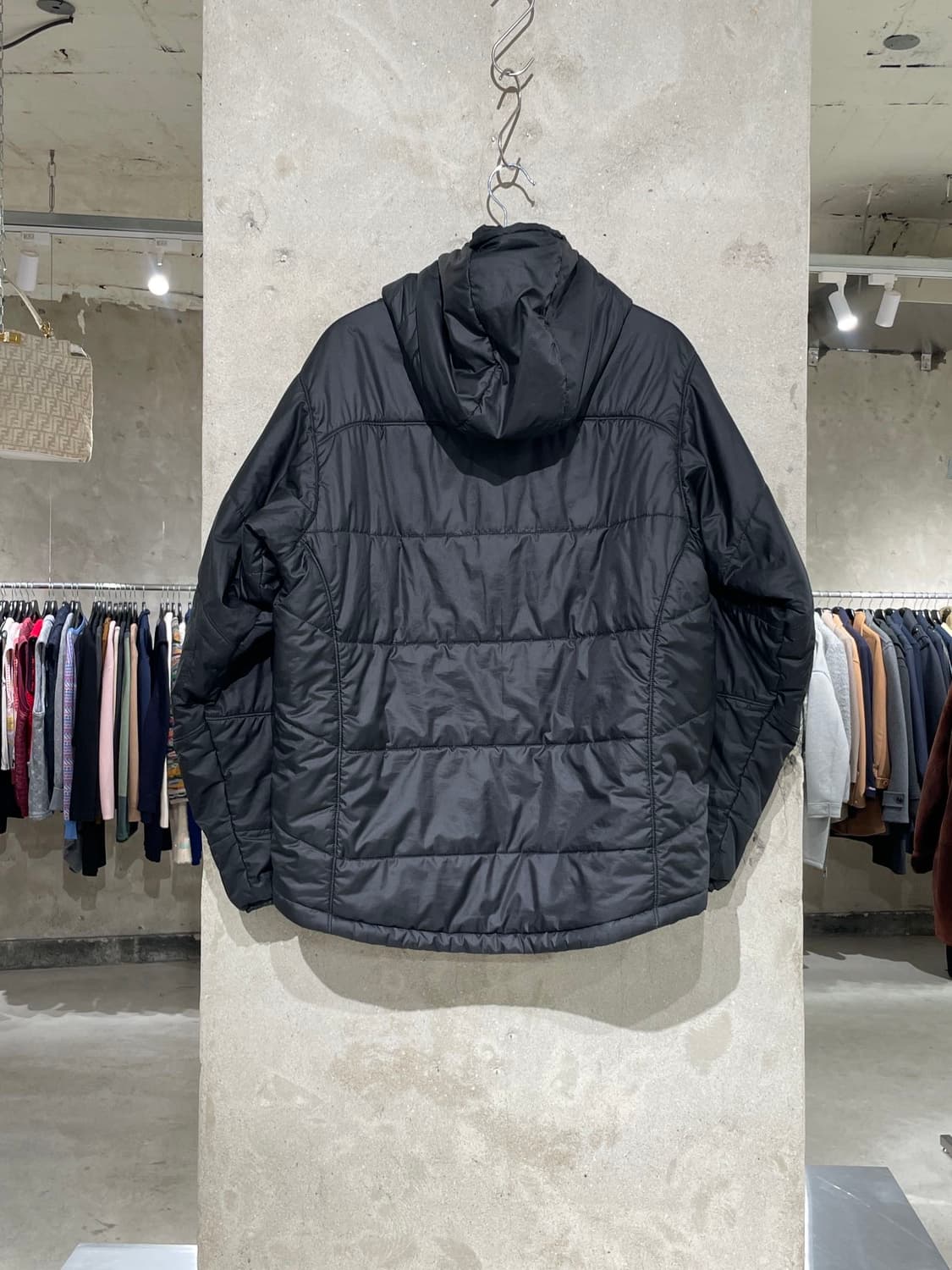 파타고니아 00s 블랙 프리마로프트 다스 파카 상품이미지6