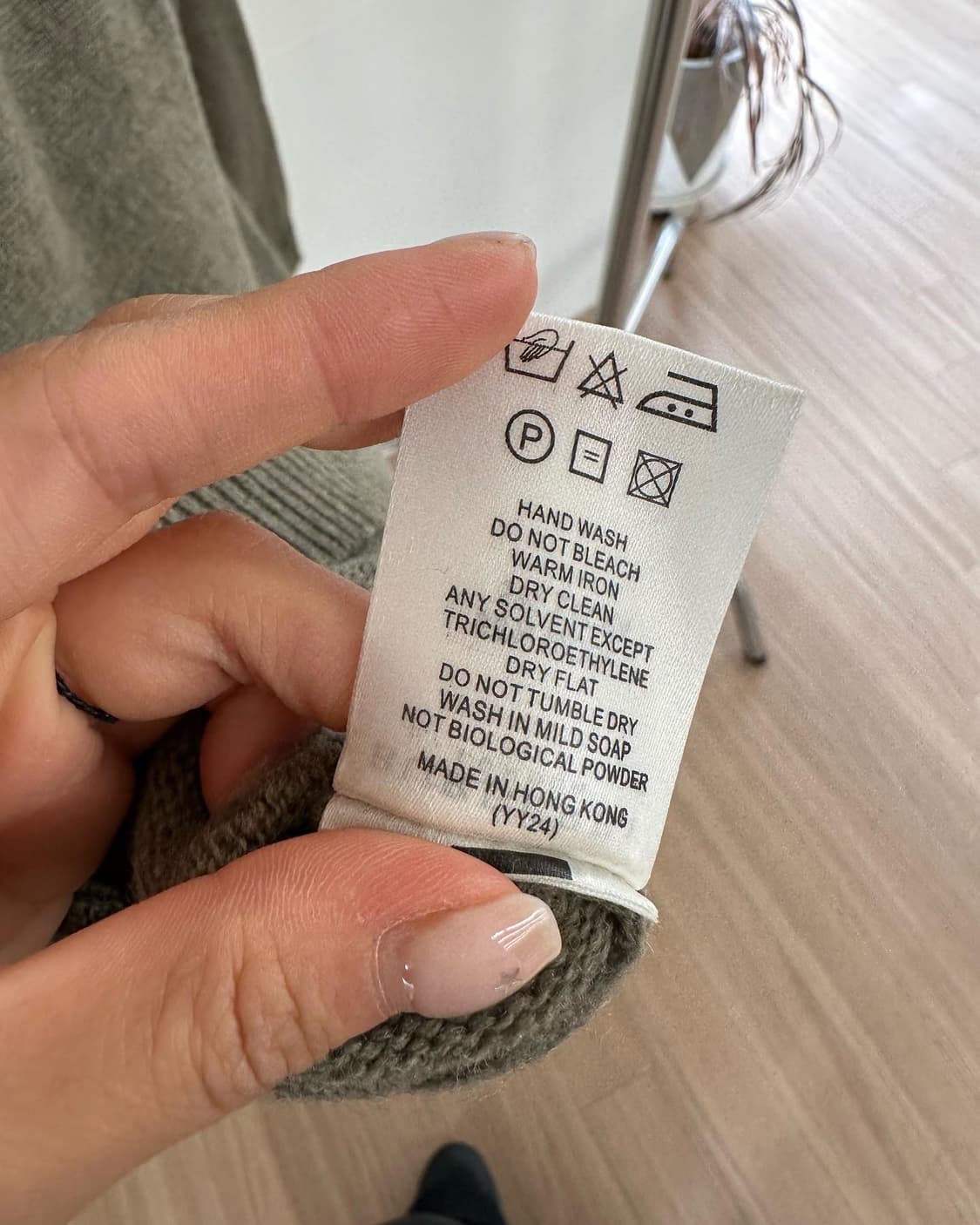 버버리 블랙라벨 카키 아가일패턴 브이넥 니트  상품이미지9