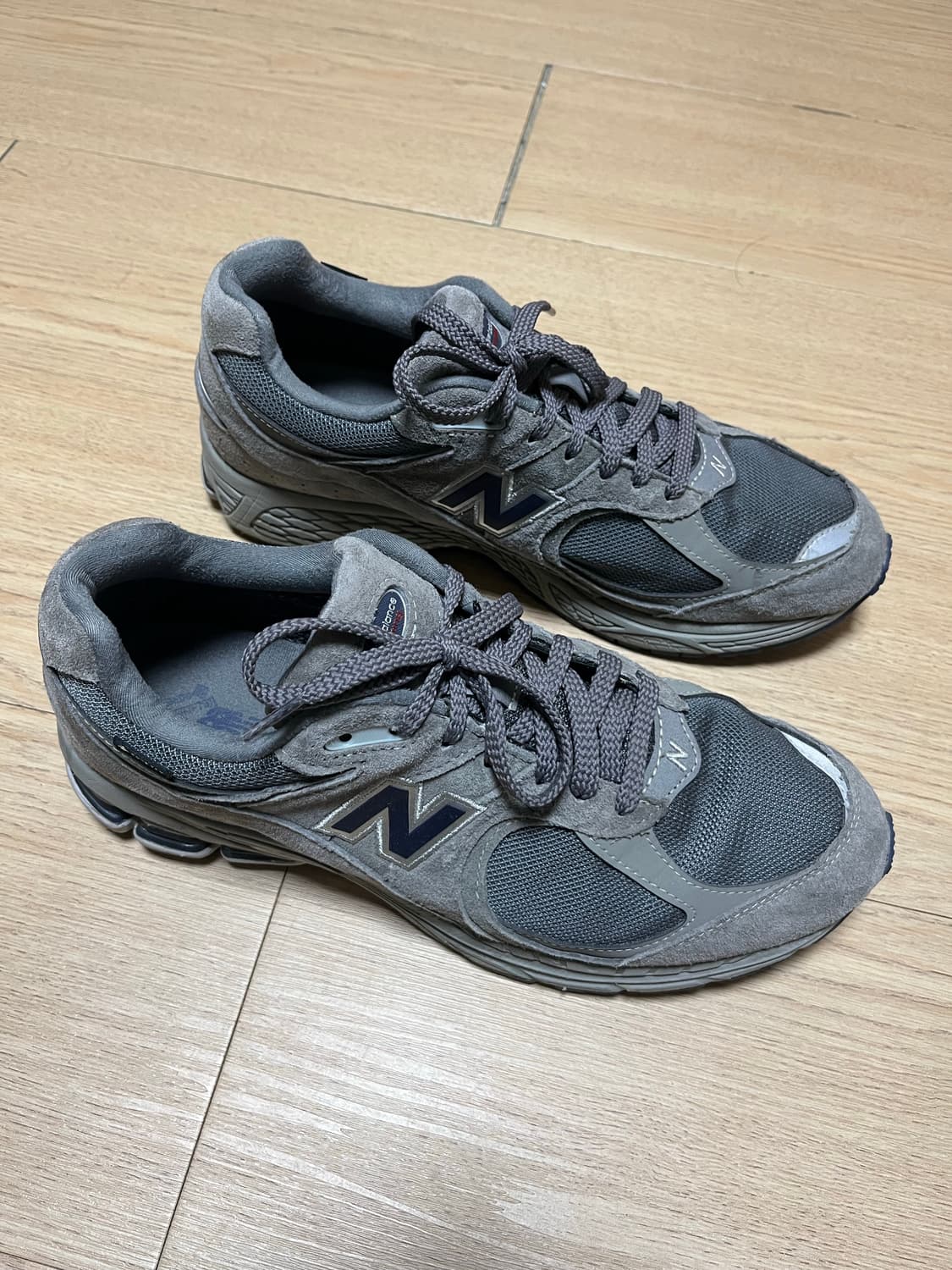 뉴발란스 2002r 고어텍스 상품이미지1