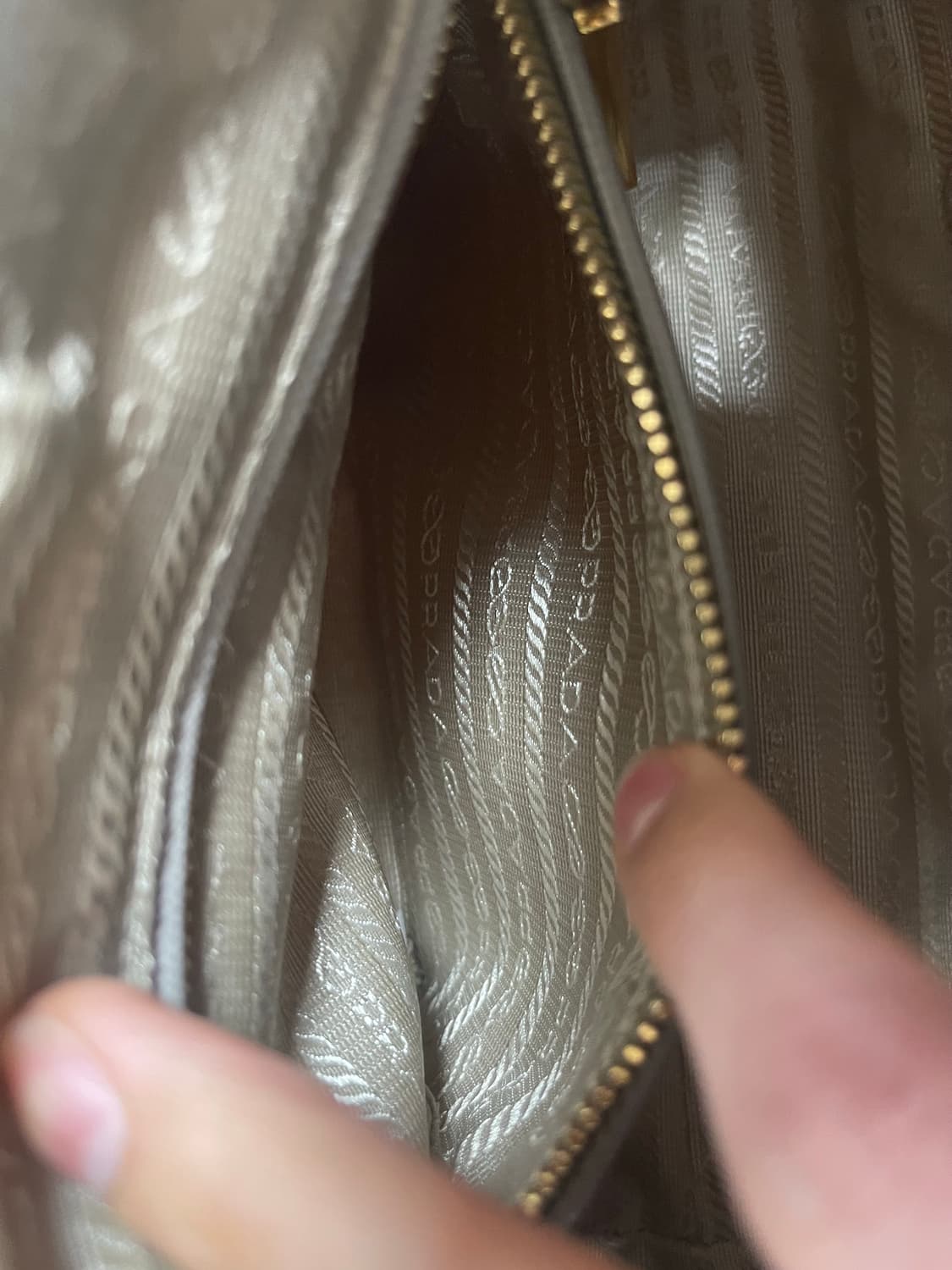 프라다 퀼팅 체인백 아이보리 숄더 신품급 상품이미지9