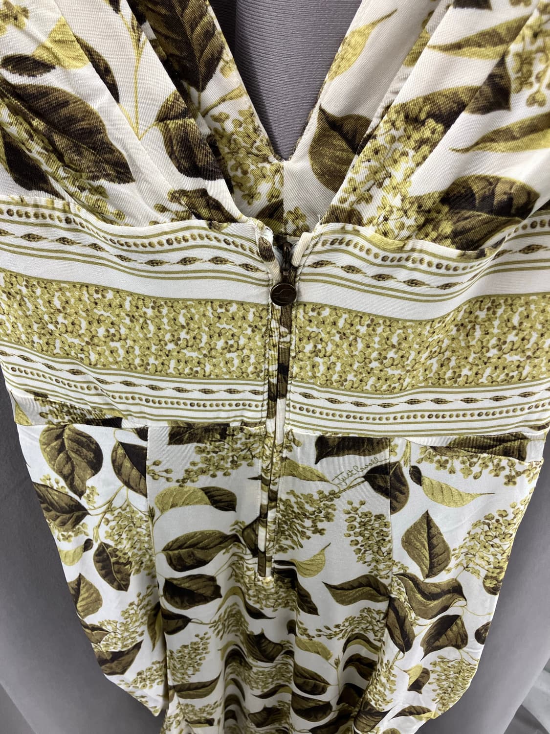 저스트까발리 보태니컬 패턴 브이넥 드레스  상품이미지6