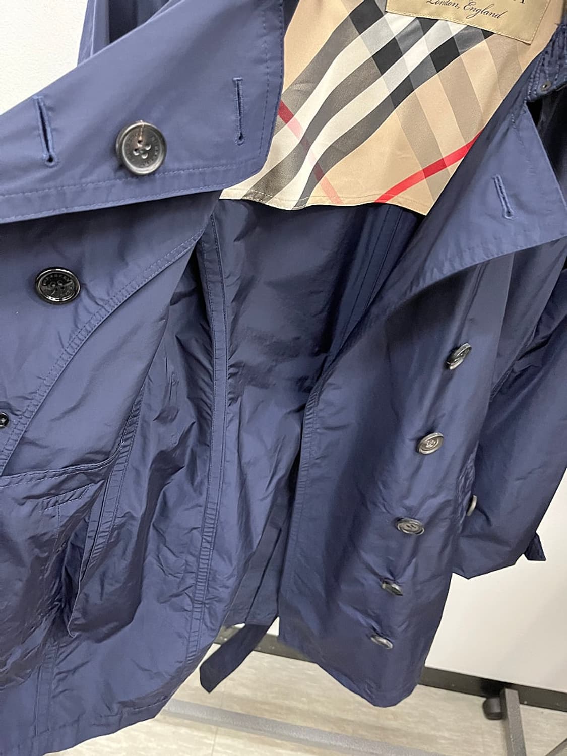 66) 버버리 네이비 폴리쉘 트렌치코트  상품이미지7