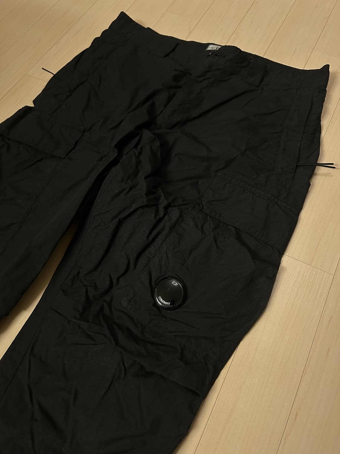 C.P. Company 렌즈 나일론 팬츠 상품이미지1