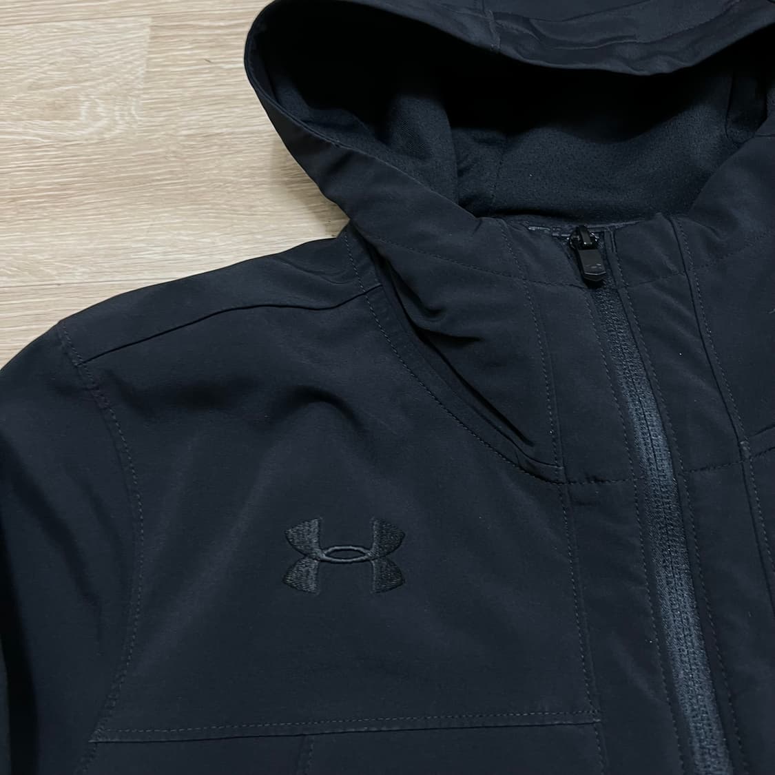 언더아머 여성 로고 피티드 바람막이 후드자켓 [블랙] L/100 상품이미지4