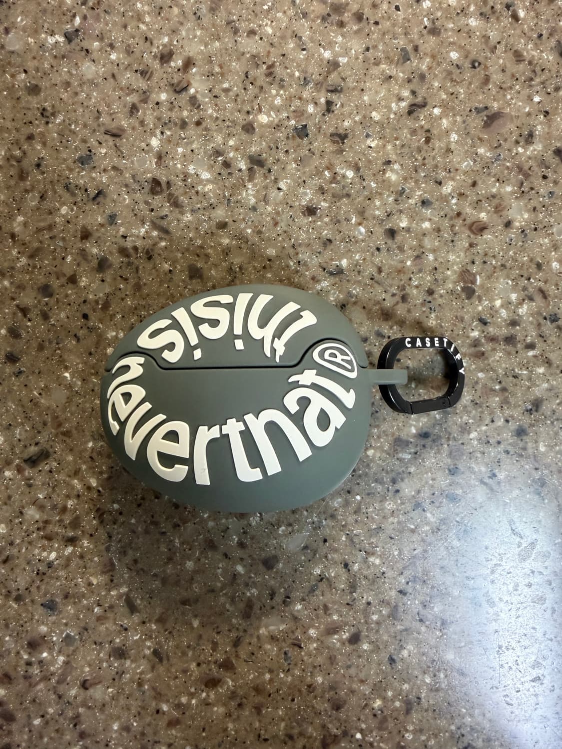 케이스티파이 x 디스이즈네버댓 페블 컬렉티블 에어팟 프로 케이스 그레이 상품이미지2