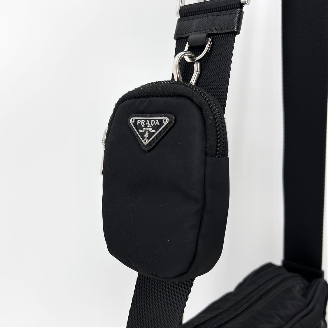 [감정완료] 프라다 리나일론 포켓 크로스백 블랙 (1BC167) 상품이미지7