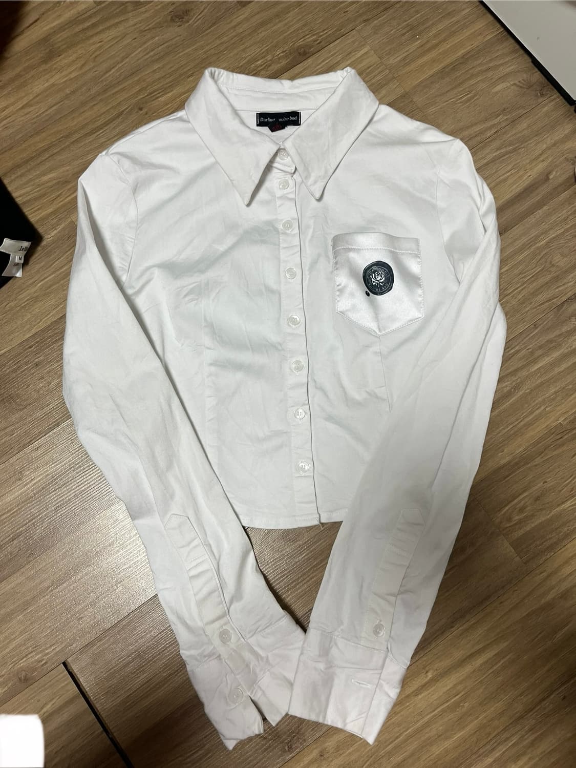 달링유어배드 심볼 셔츠 블랙로고 지젤착용 상품이미지5