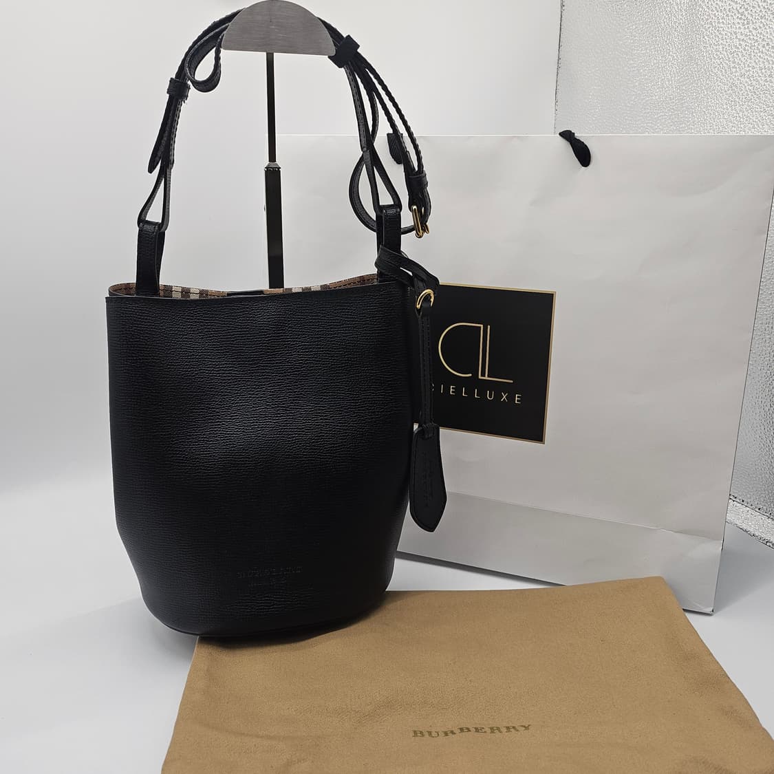 정품 버버리 헤이마켓 론 버킷백 상품이미지1