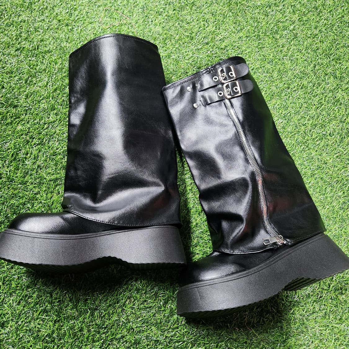 플랫폼굽 버클 미들부츠 37 | 시크블랙 유광 레더핏  새상품 상품이미지2