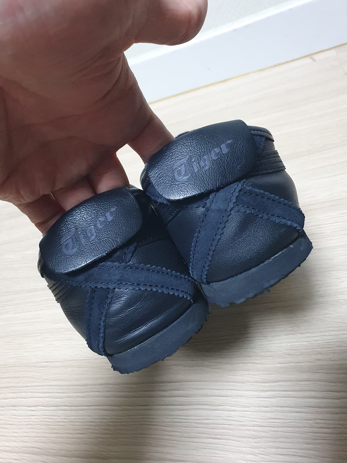 오니츠카타이거 멕시코66 블랙 레더 스니커즈 270 상품이미지6