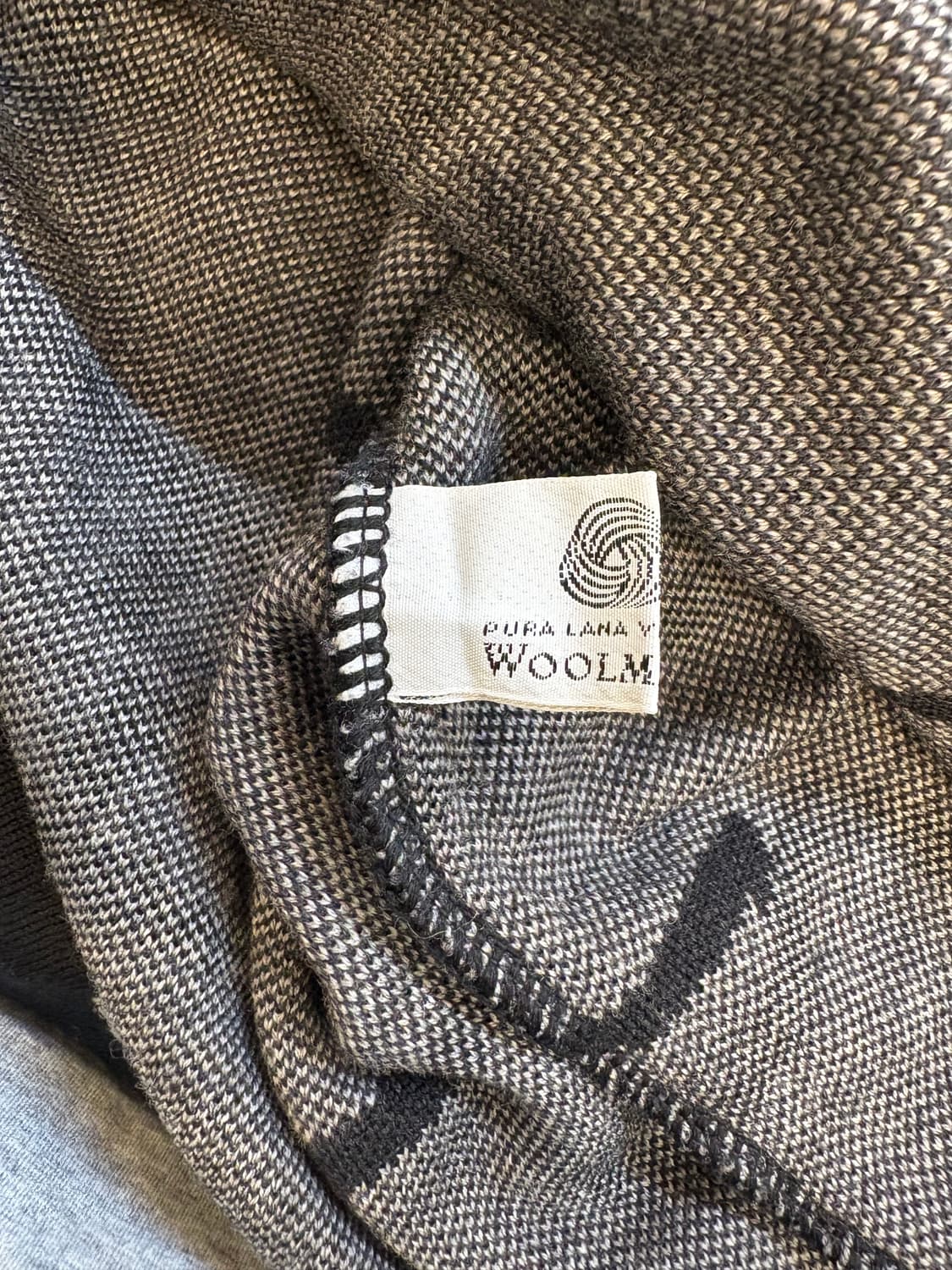 펜디 아브스트랙트 패턴 브이넥 니트 상품이미지4