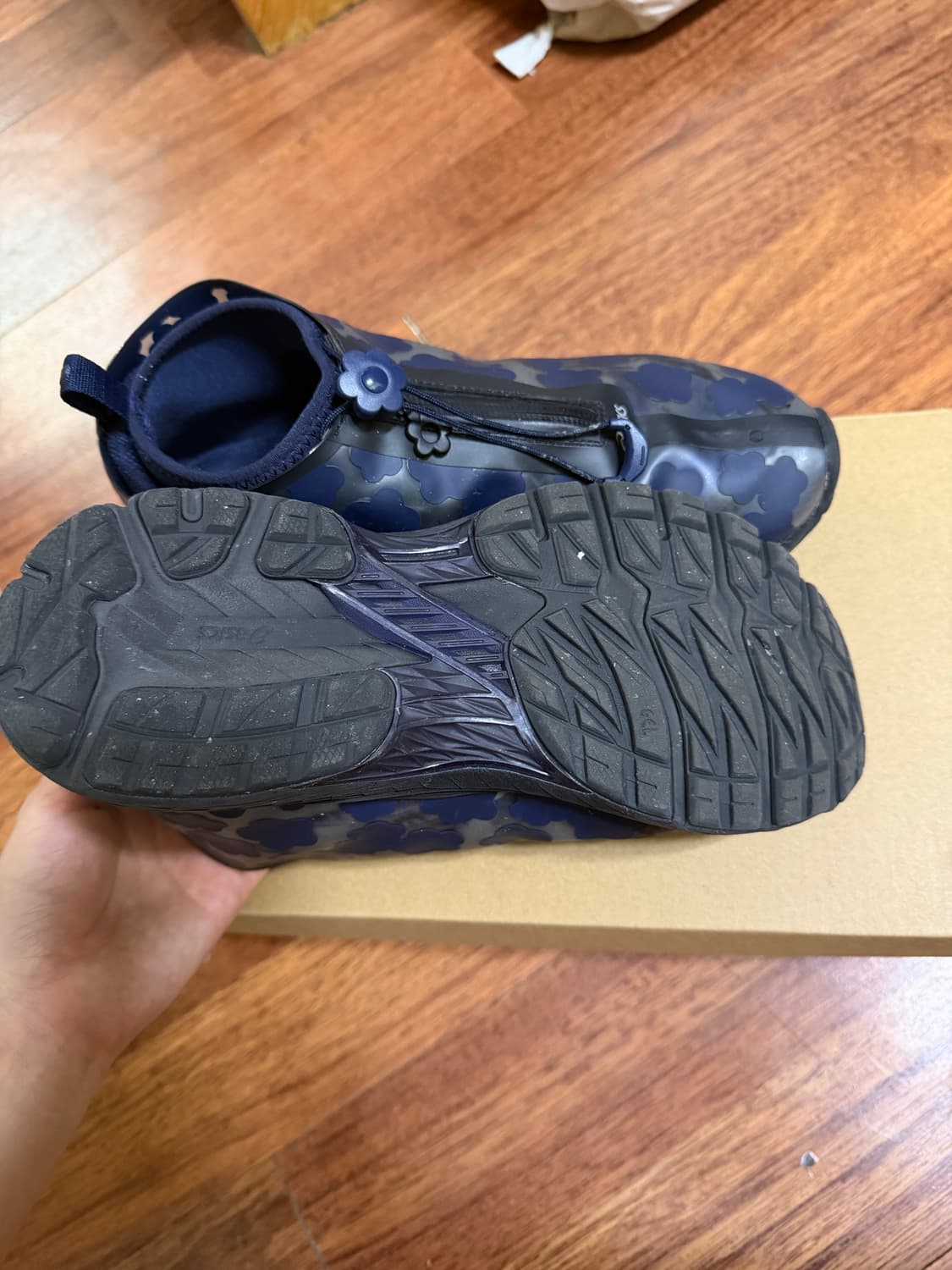 세실리아 반센 x 아식스 상품이미지2