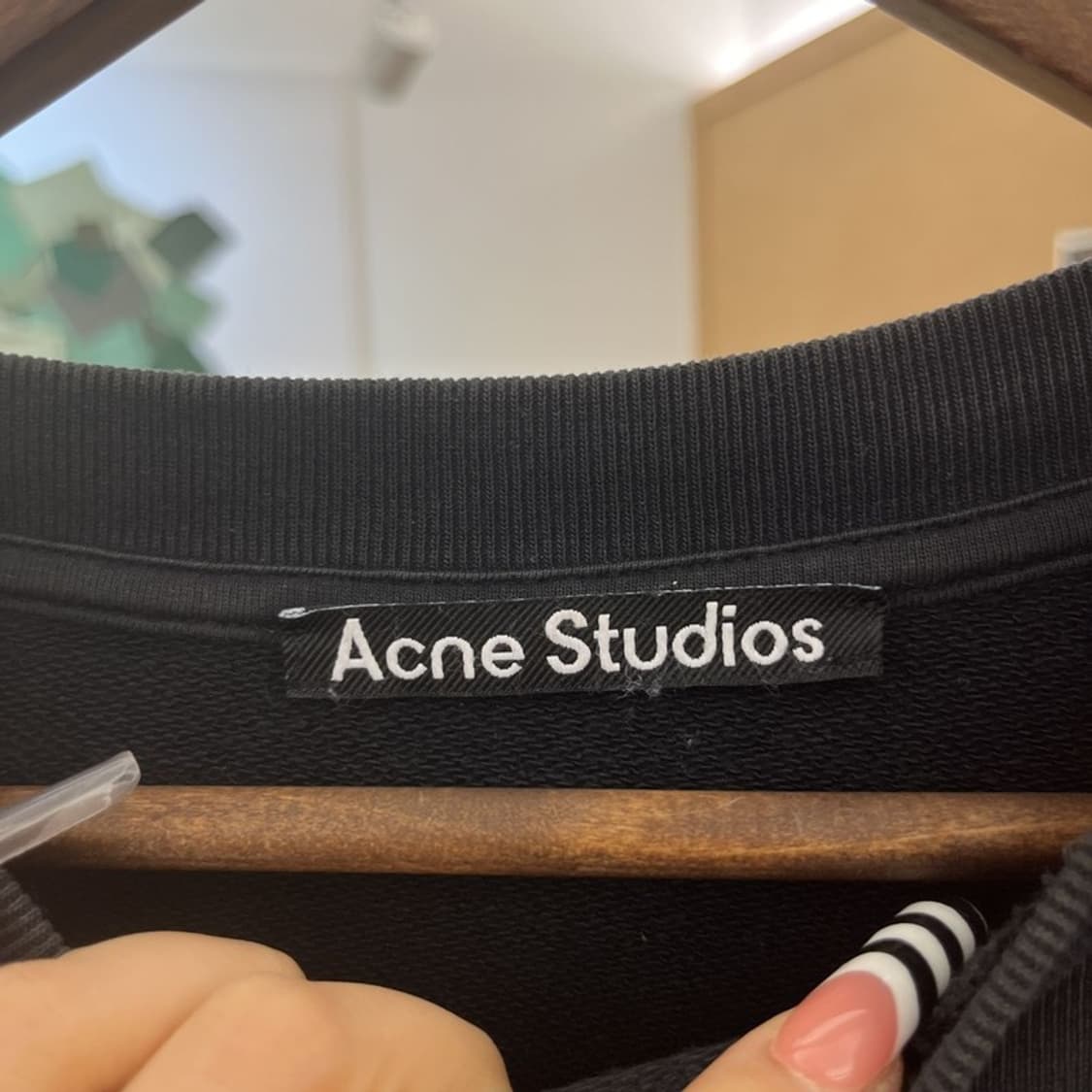 아크네스튜디오 빈티지 키치 메탈 페이스 맨투맨 M C10600 상품이미지5