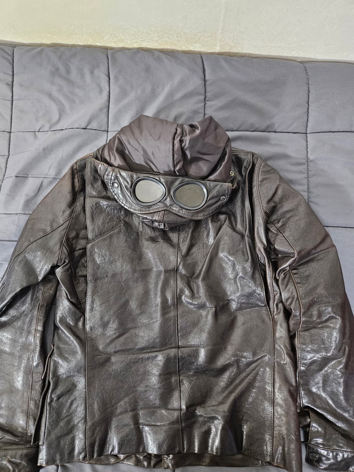 CP 컴퍼니 고글후드 가죽 퀄팅자켓 상품이미지4