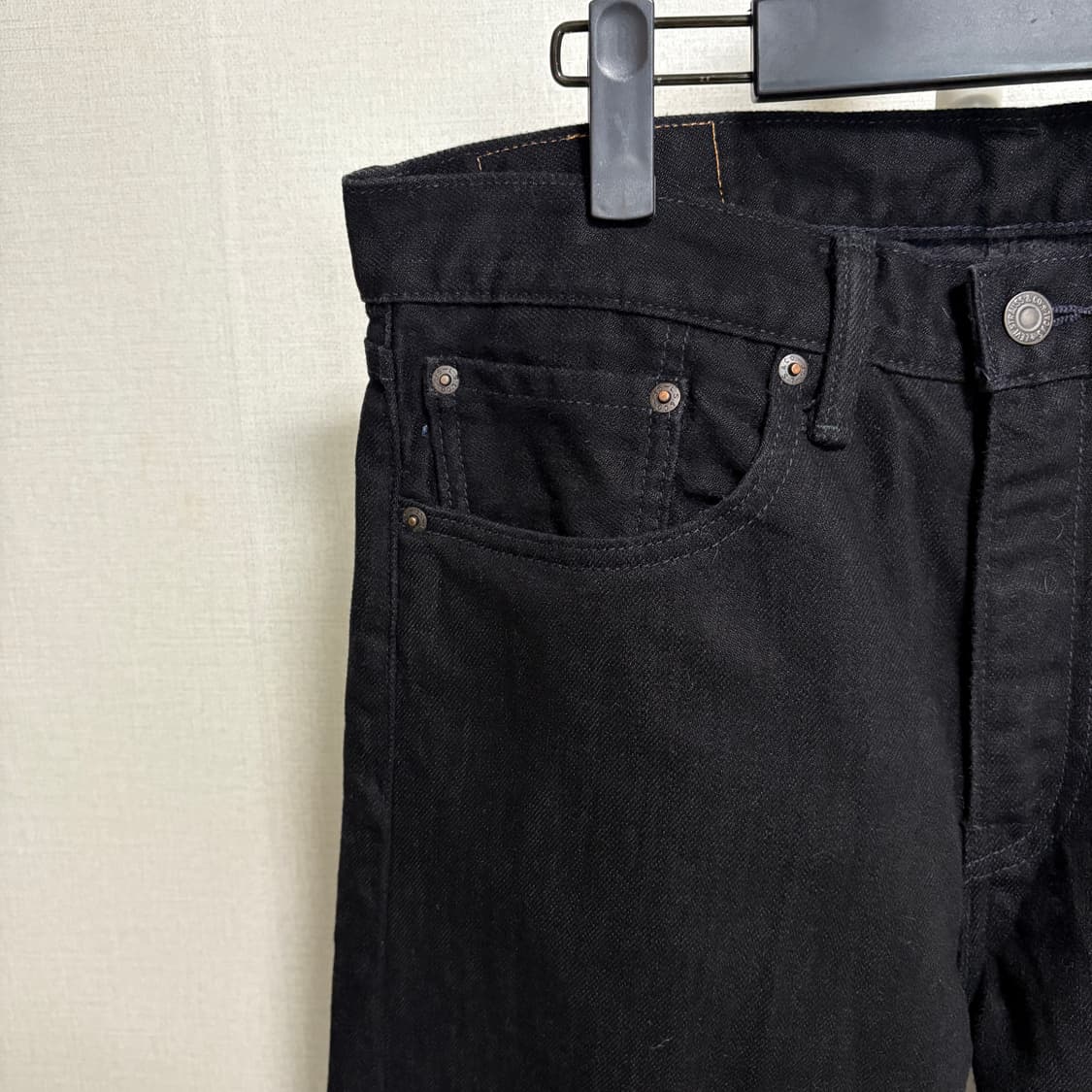 리바이스 505 레귤러핏 화이트탭 블랙 팬츠 / W33, L32 상품이미지4