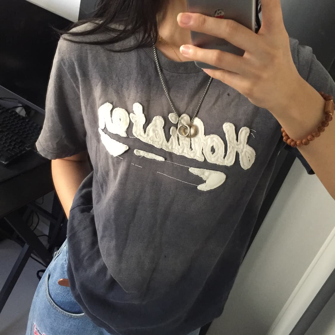 Hollister 데미지 워싱 모노 그라 반팔티 상품이미지3