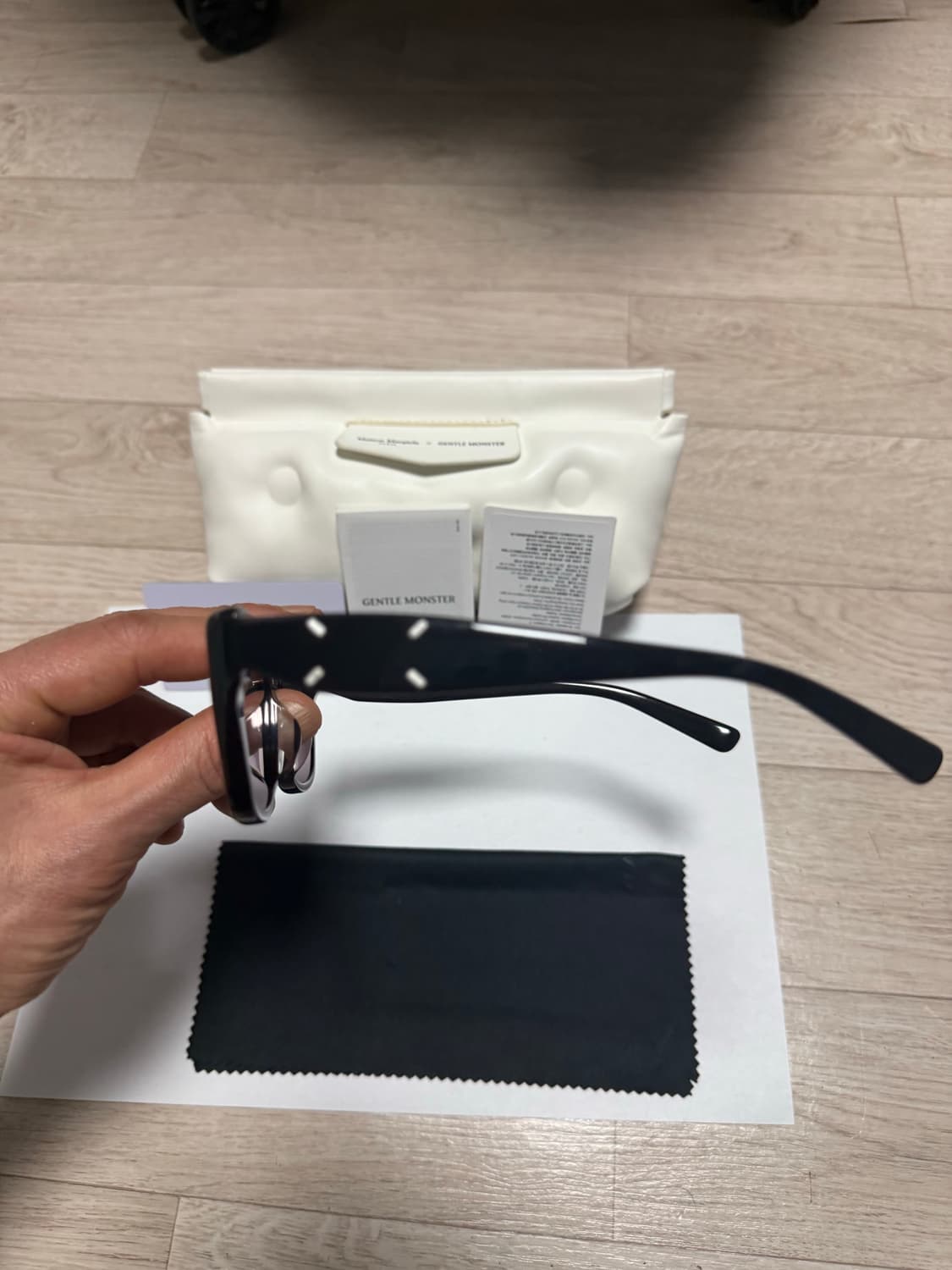 젠틀몬스터 마르지엘라 mm109 팝니다. 상품이미지2