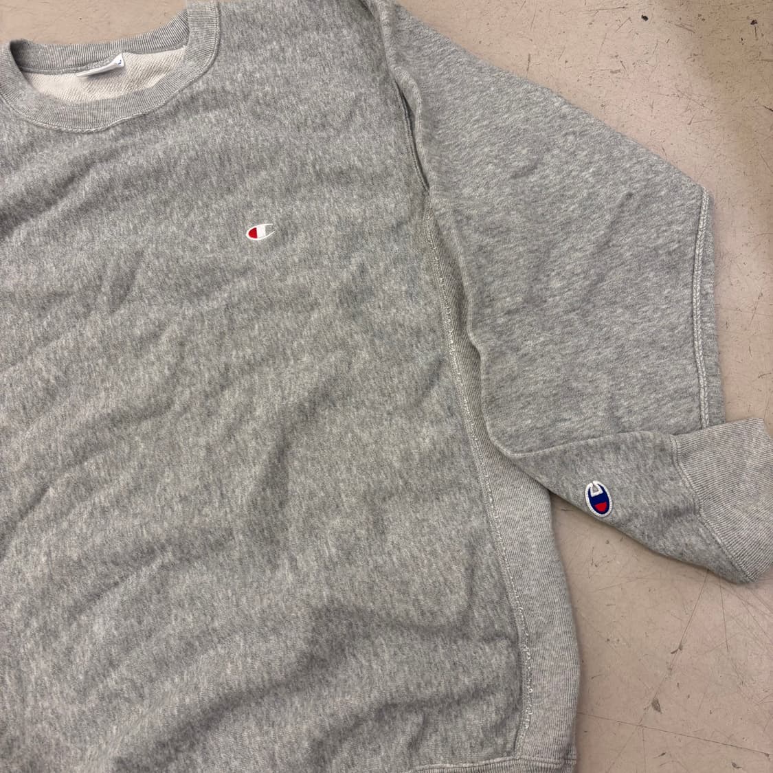 챔피온 리버스위브 그레이 스몰로고 맨투맨 상품이미지2