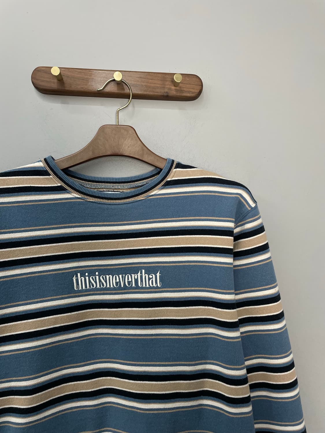 디스이즈네버댓 스트라이프 센터로고 맨투맨 H1813 상품이미지3