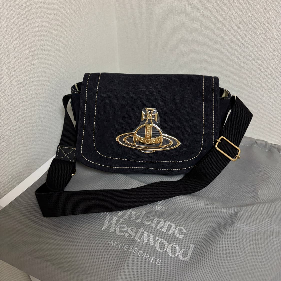 비비안웨스트우드 캔버스 크로스 숄더백 상품이미지2