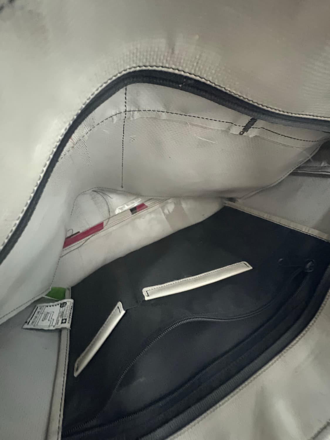 프라이탁 스털링 유니크한 마젠타 컬러 상품이미지4