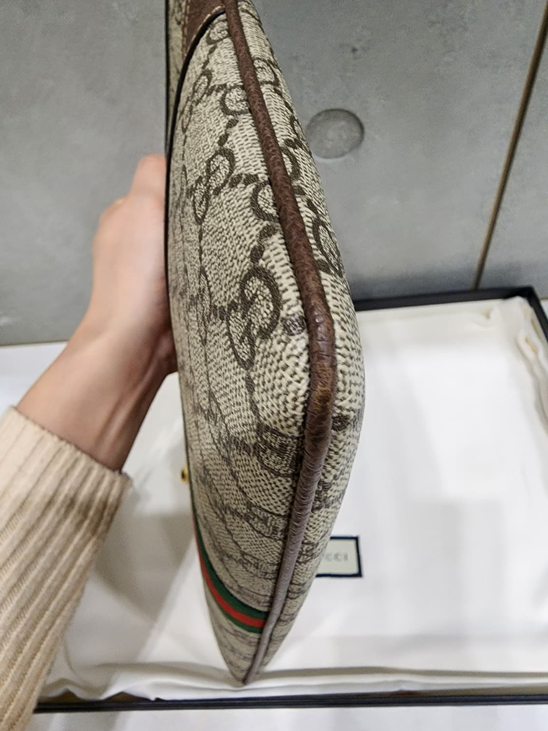 구찌 오피디아GG슈프림 클러치 상태최고 상품이미지3