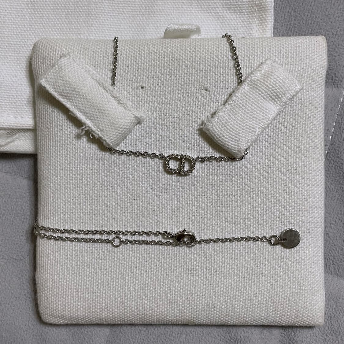 디올 클레어디룬 cd 목걸이 풀박스 (정품 보증서 포함) 상품이미지9