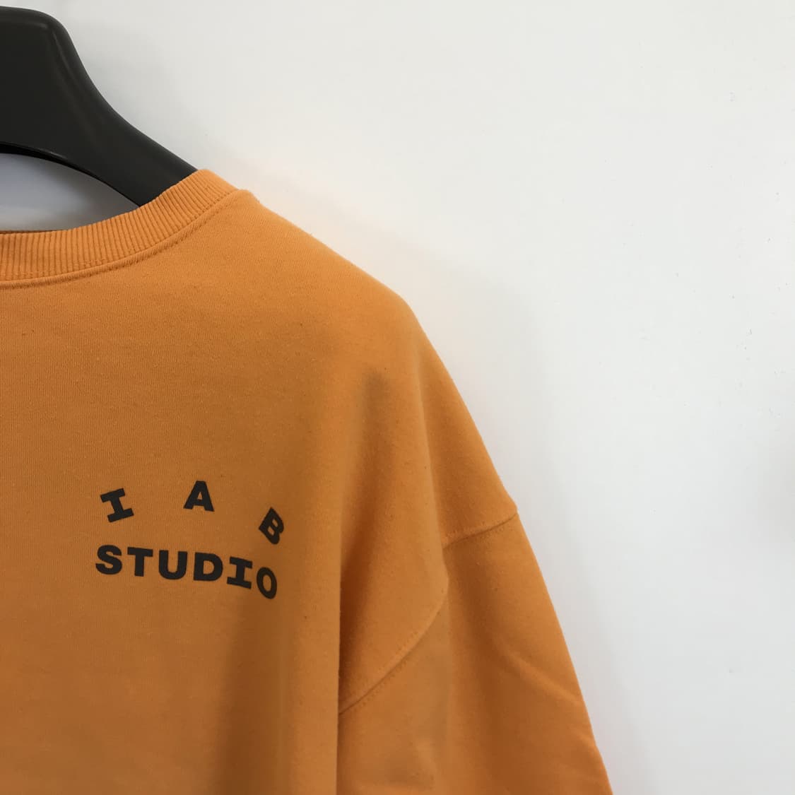 아이앱스튜디오 x 두산 스웻셔츠 맨투맨 [M] 상품이미지2