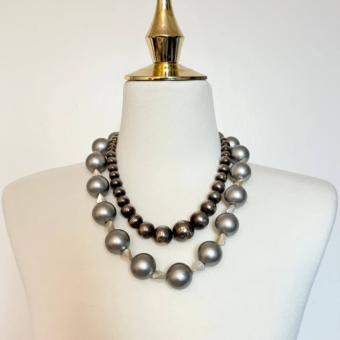 메탈릭 볼 레이어드 목걸이 상품이미지1