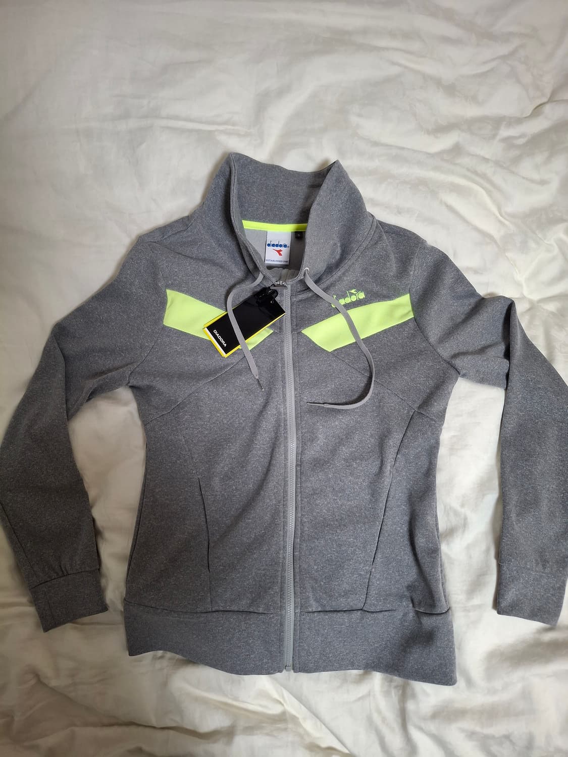 새상품 디아도라 여성 트레이닝복 정품 상의 S  그레이 슬림핏 상품이미지1