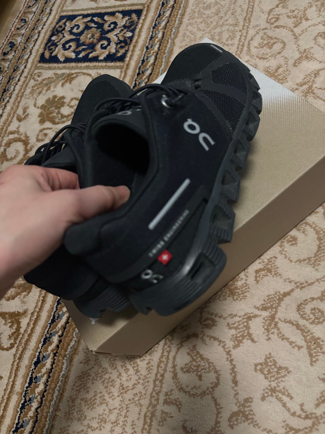 온러닝 클라우드5 올블랙 여성 운동화  상품이미지3