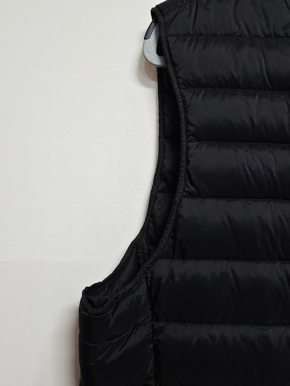 무신사 스탠다드 경량 다운패딩 조끼 블랙 상품이미지4