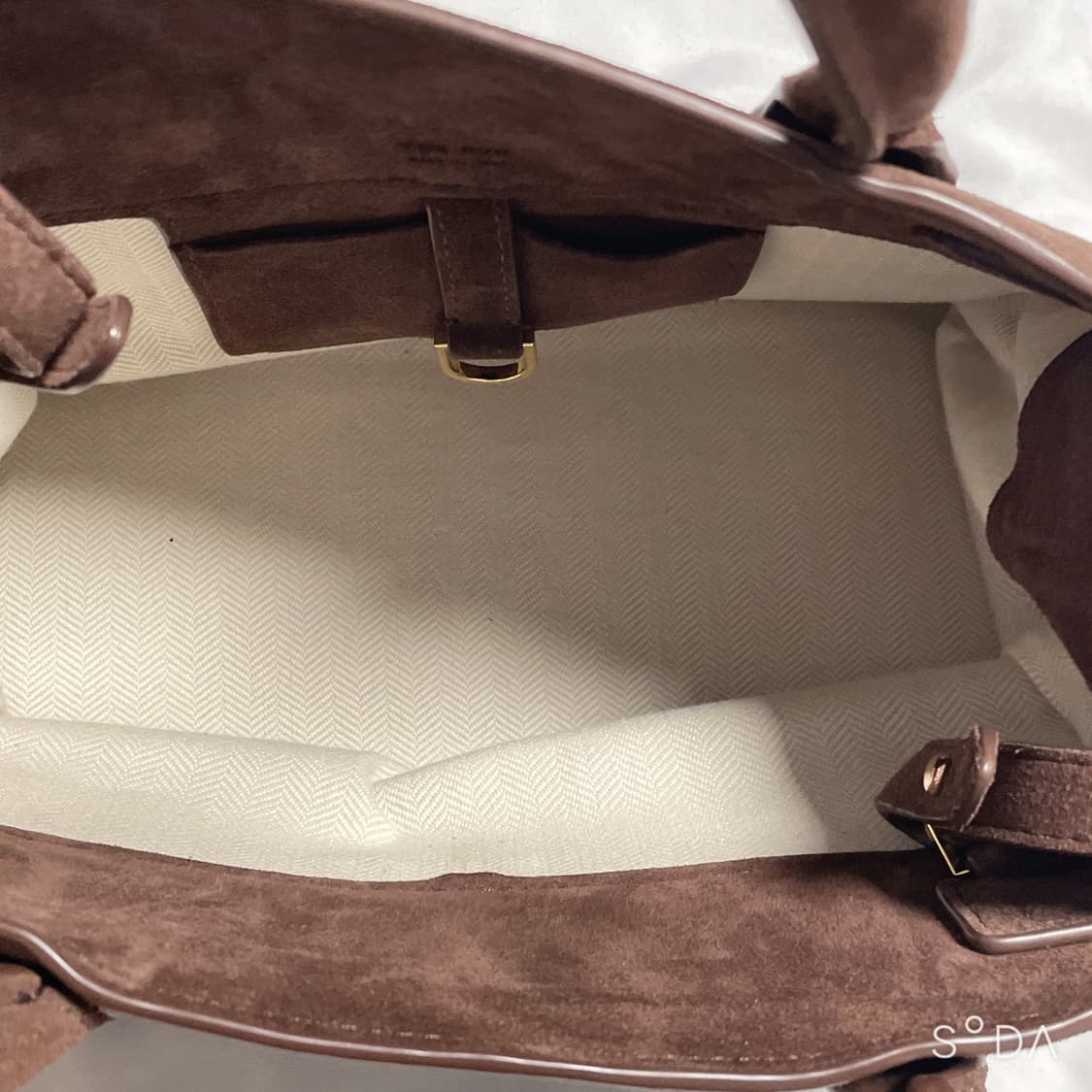 the row 더로우 마고백15 스웨이드 모카 상품이미지10