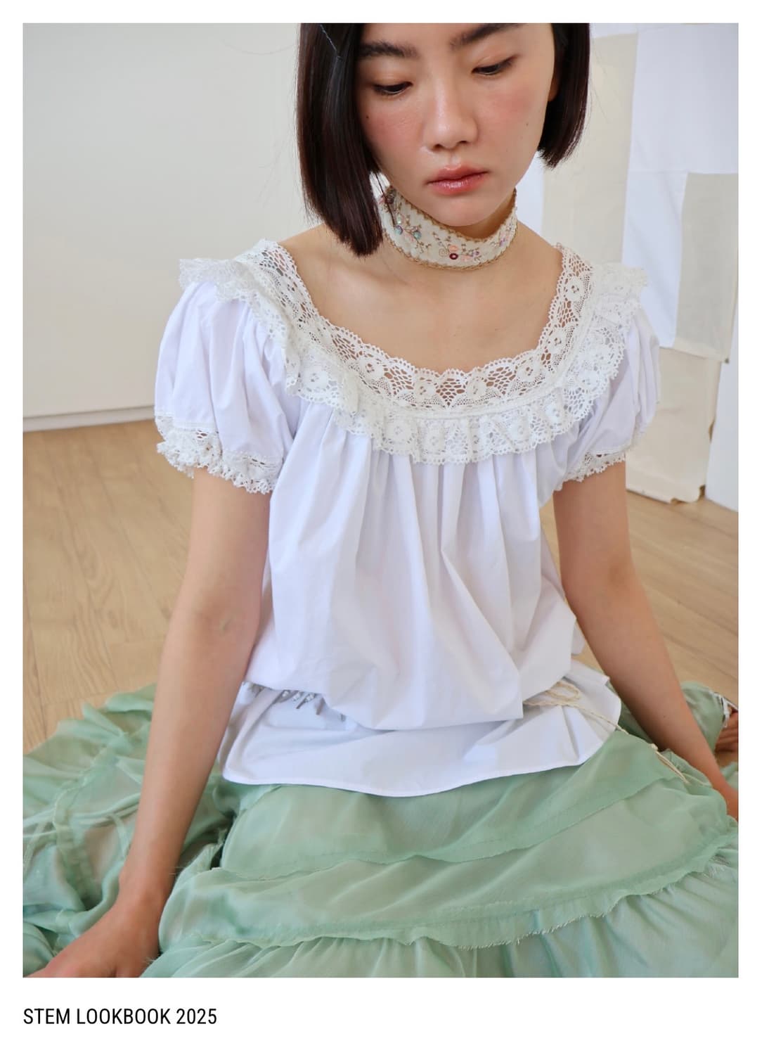 콜로신스 블라우스 (square lace trimming blouse) 상품이미지1