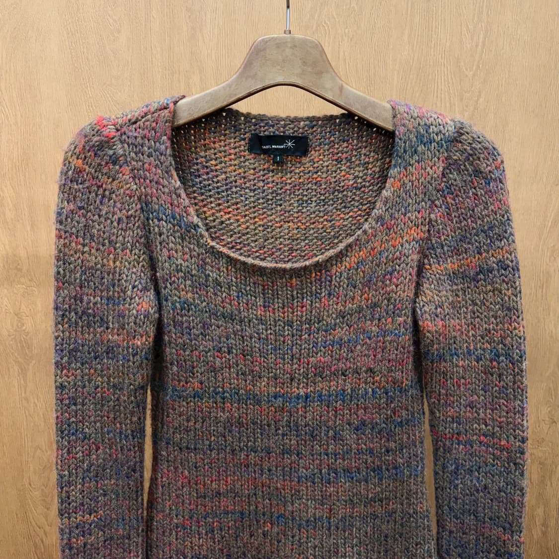 이자벨마랑 스퀘어넥 핸드 니트 멀티 스트라이프 짜임 디테일 레귤러핏 핑크 상품이미지4