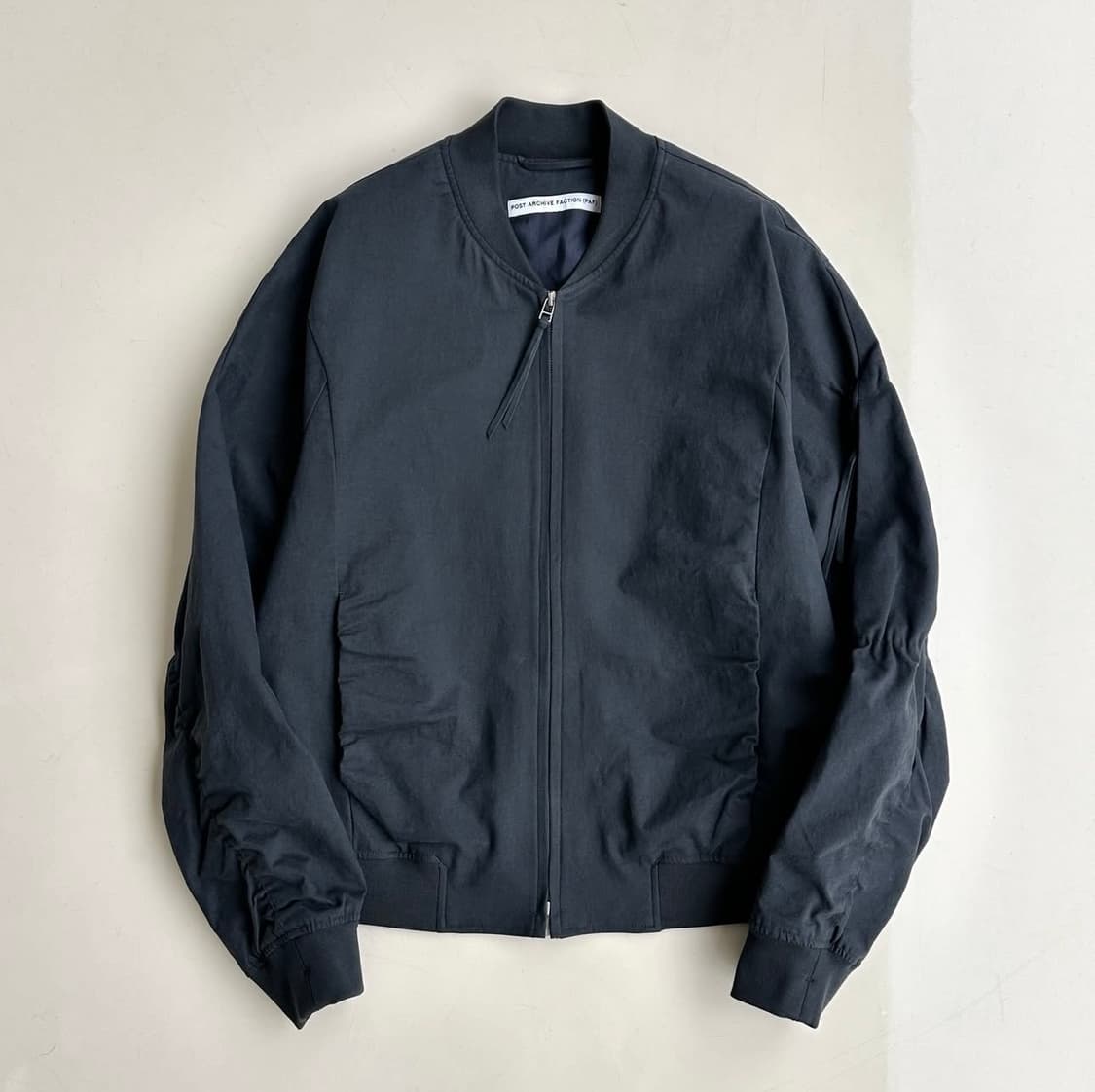 [M 새상품] 포스트아카이브팩션 paf 파프 8.0+ 셔링 봄버 차콜 상품이미지1